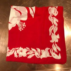 Ellen Tracy scarf